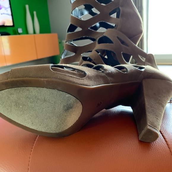 N by Nicole Miller open caged booties brown 11 - Picture 4 of 4